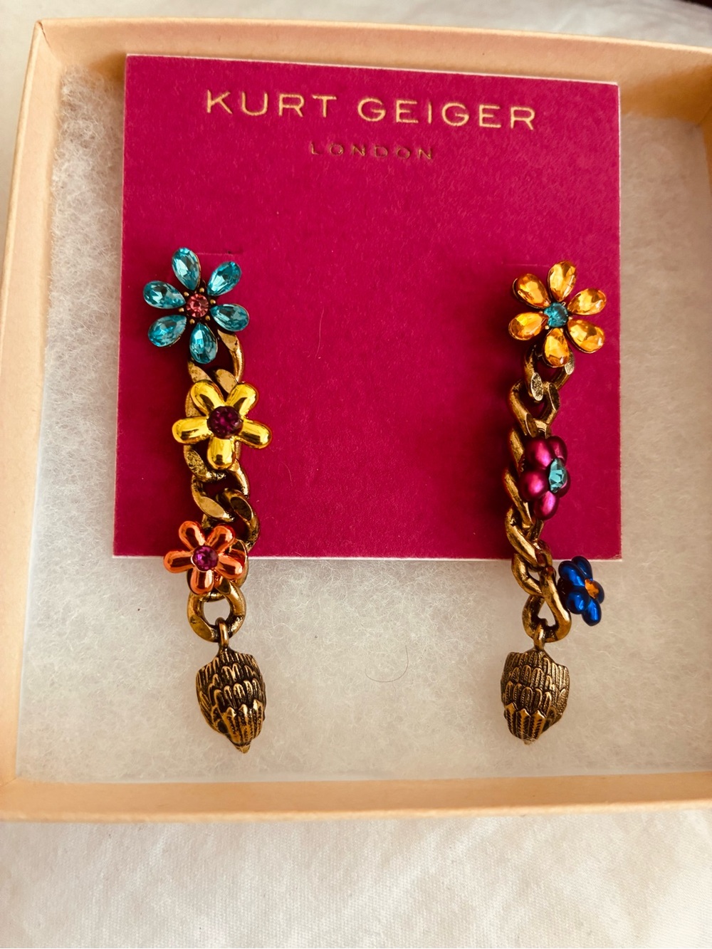 Kurt Geiger Gold-Tone Floral Chain Drop, paid 140.00., New. - Picture 5 of 10